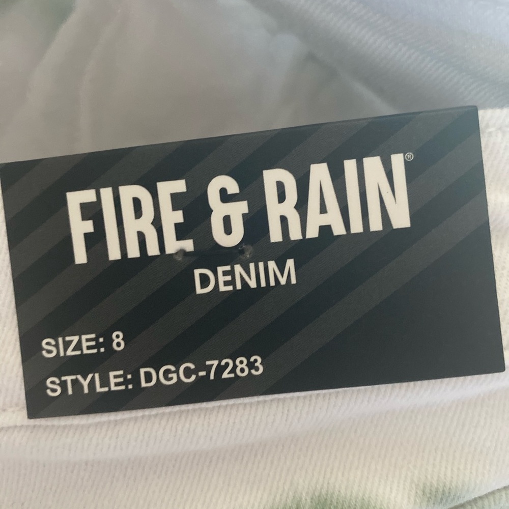 🔥🔥 Fire & Rain HighRise Shorts - Picture 2 of 12